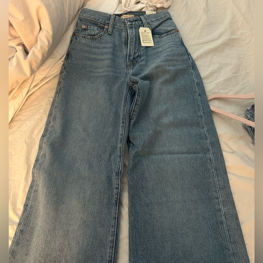 Only worn once- LEVIS WIDE LEG RIBCAGE